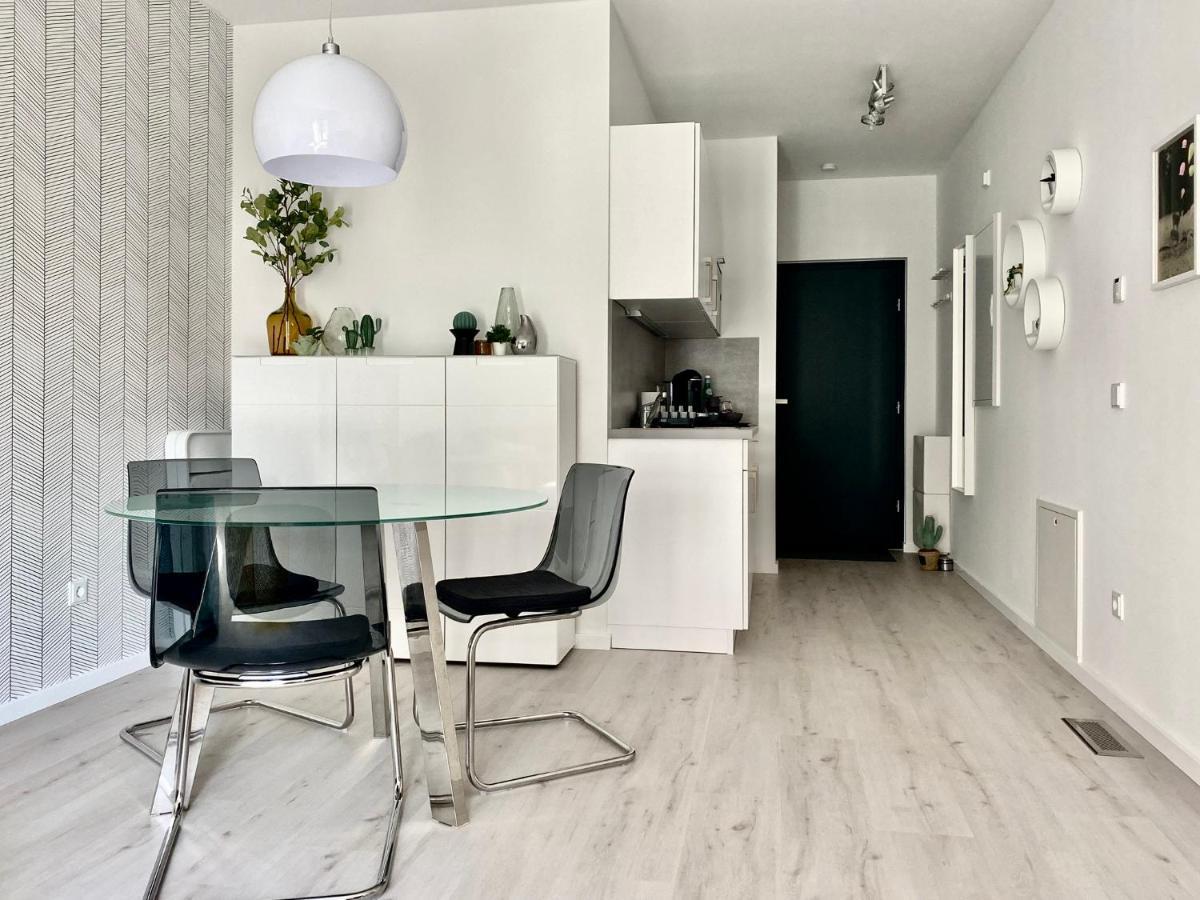 Modernes Apartment, Terrasse Und Garten Am Lilienthalpark Im Suedwesten Berlins Exterior foto