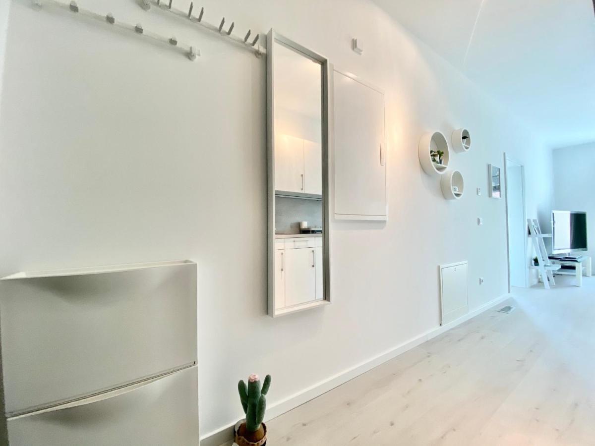 Modernes Apartment, Terrasse Und Garten Am Lilienthalpark Im Suedwesten Berlins Exterior foto